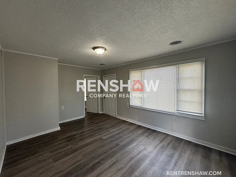4 bed, 1.5 bath, 1204 sqft, $1,100 — Photo 2
