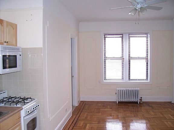 4th image of 4342 45th St APT 4R