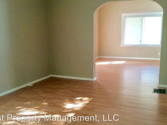 3rd image of 3649 N Kenwood Ave