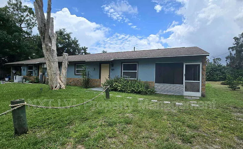 2 bed, 1.0 bath, 840 sqft, $1,295 — Photo 2