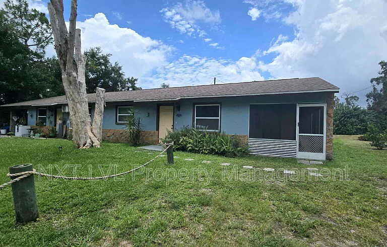 2095 Eloise Cir — Photo 2