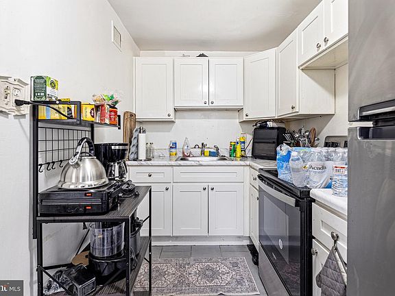4th image of 141 W 21st St