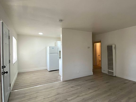 4th image of 837 N Pilgrim St #1