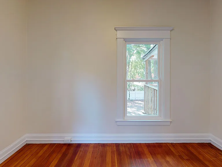 252 Goffe Ter — Photo 17