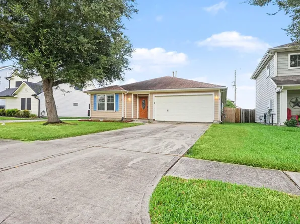 260 Rolling Brook Dr, Dickinson, TX 77539