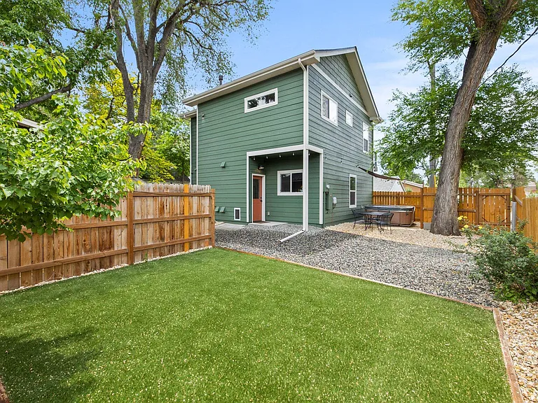 815 E Cache La Poudre St #B — Photo 35