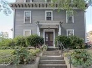 6 Crown St #2, Worcester, MA 01609