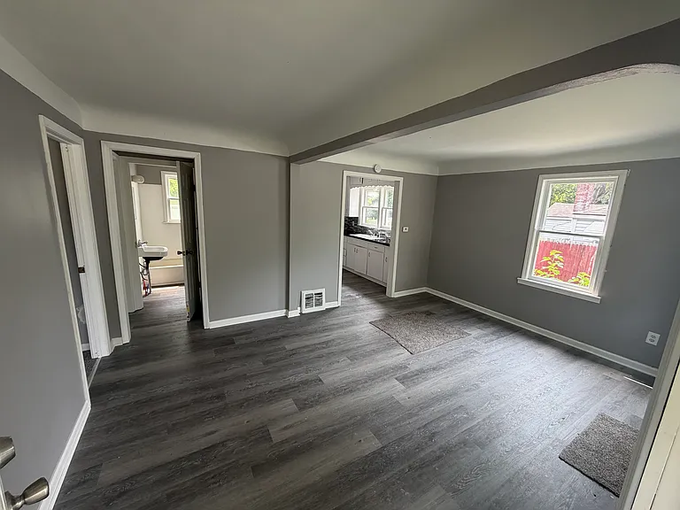 2064 Lavelle Rd — Photo 2