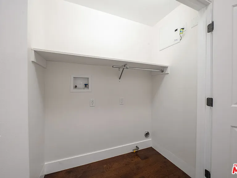 831 S Curson Ave — Photo 11