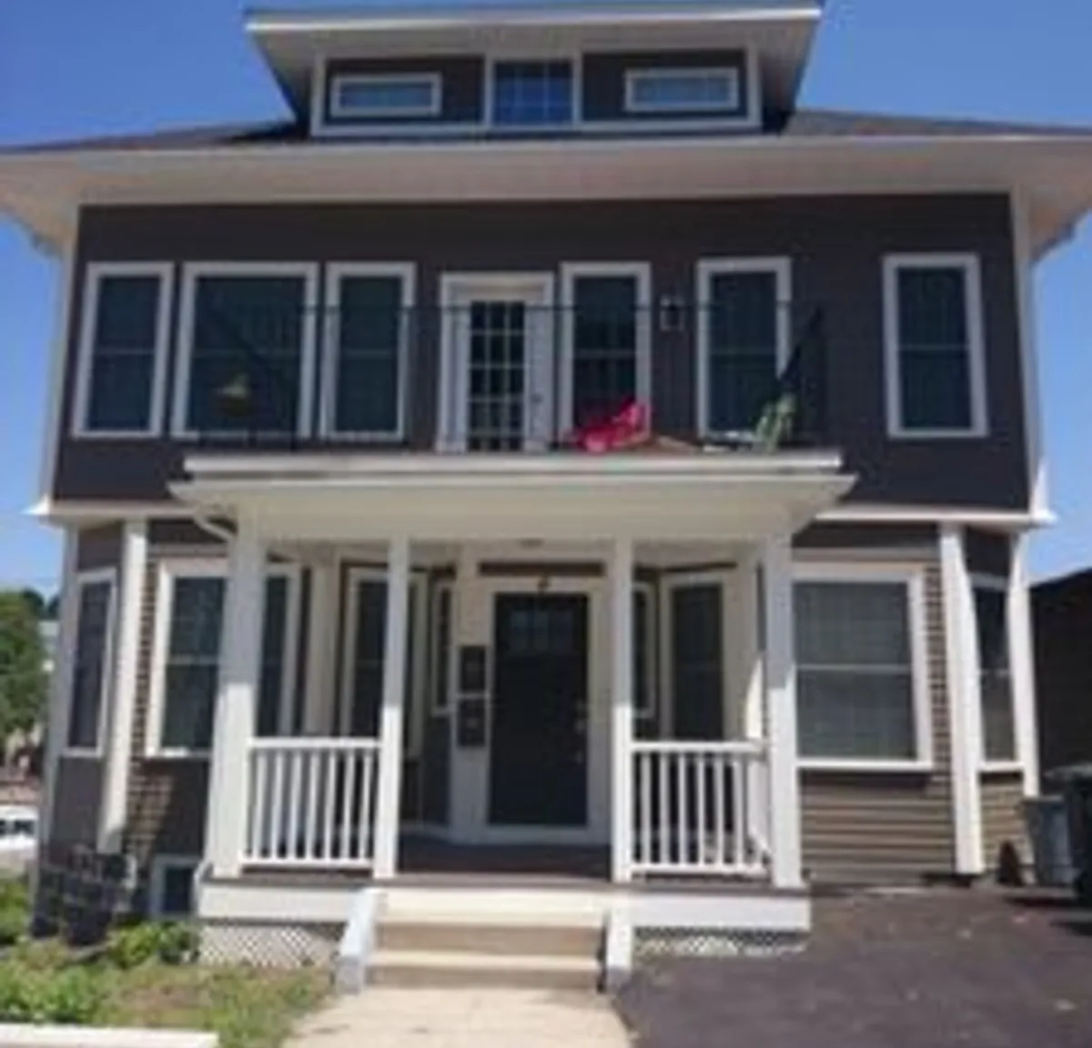 3 bed, 1000 sqft, $1,200 — Photo 1