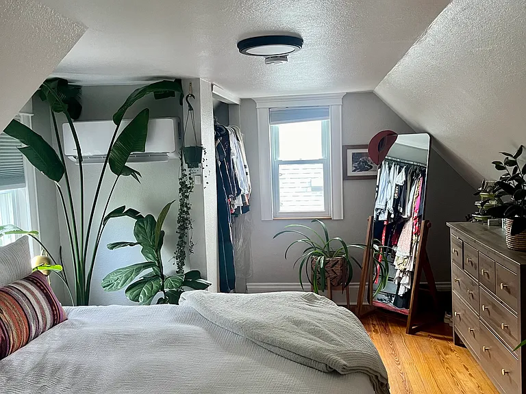 Upstairs bedroom 1