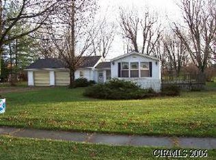 11 W Oak St, Onward, IN 46967