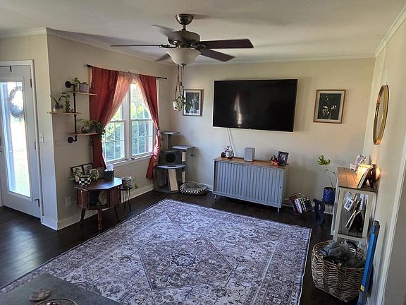 3rd image of 819 Park Pl