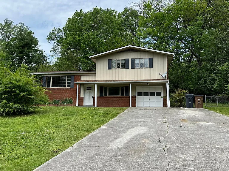 5405 Lonas Dr — Photo 1
