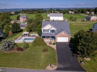 1679 Rose Hill Ct, Chambersburg, PA 17202