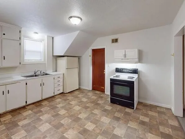 214 N 16th St #B, Bismarck, ND 58501