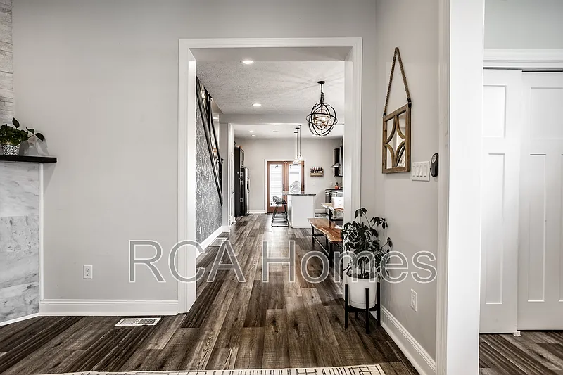 4 bed, 3.5 bath, 1856 sqft, $2,900 — Photo 3