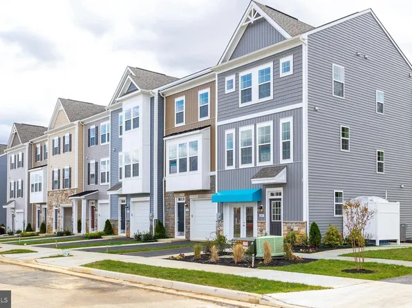 785 Lord Fairfax St, Charles Town, WV 25414