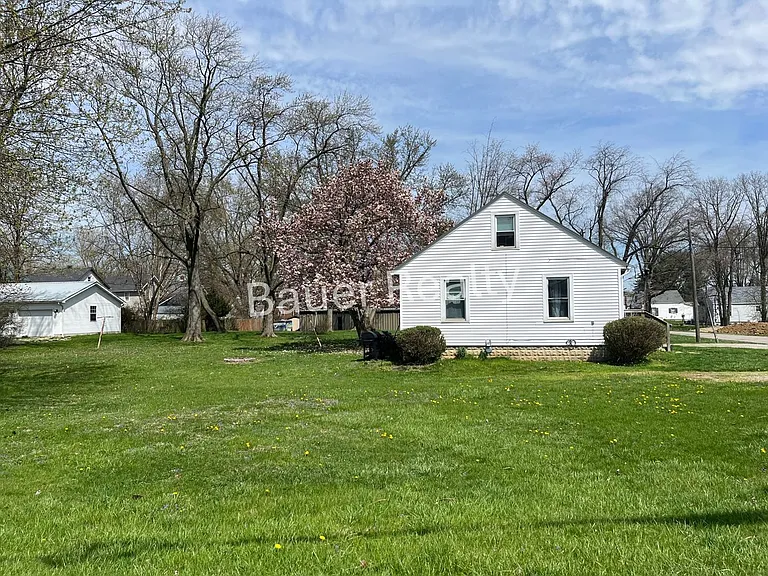 912 Grove Ave — Photo 4