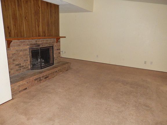 2nd image of 1922 Lamont Dr