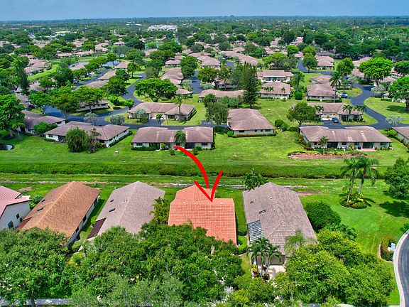 3rd image of 4864 Boxwood Circle