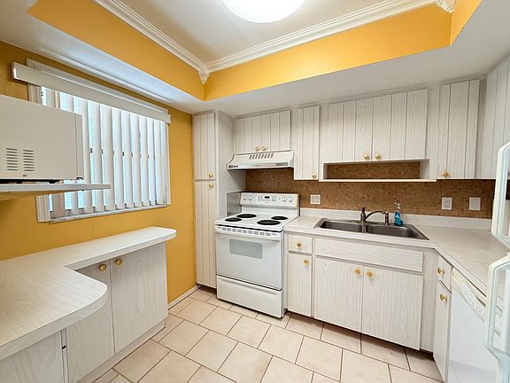 5th image of 1520 Glen Oaks Dr E Unit 245