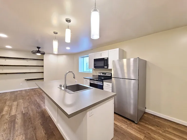 Knickerbocker Apartments — Photo 26