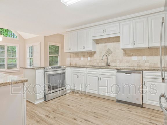 4th image of 670 Belgrave Ln
