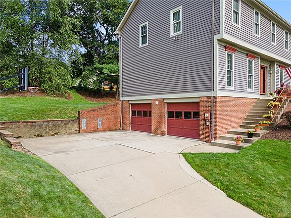 3rd image of 5002 Essex Ct