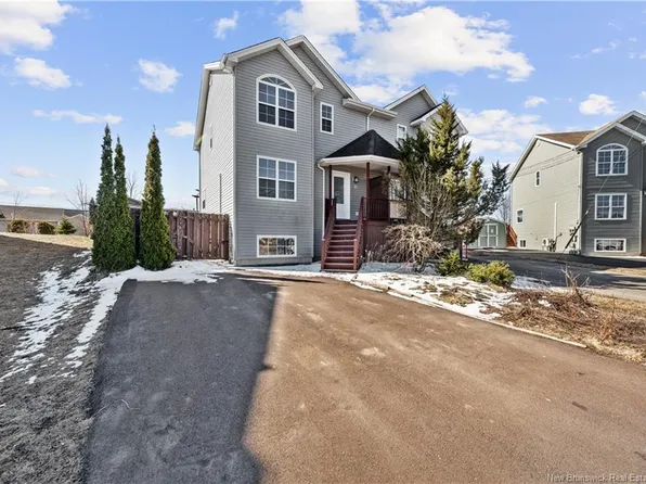 16 Carlson St, Moncton, NB E1G 5N5