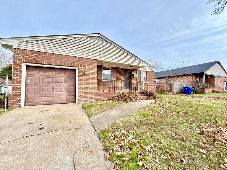 530 Louisa St — Photo 1