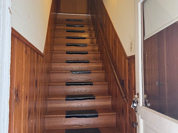 3rd image of 5527 Columbia Ave #2