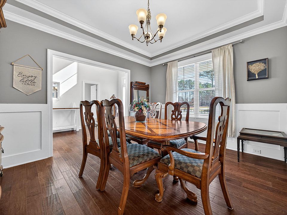 1st image of 25 Carriden Dr