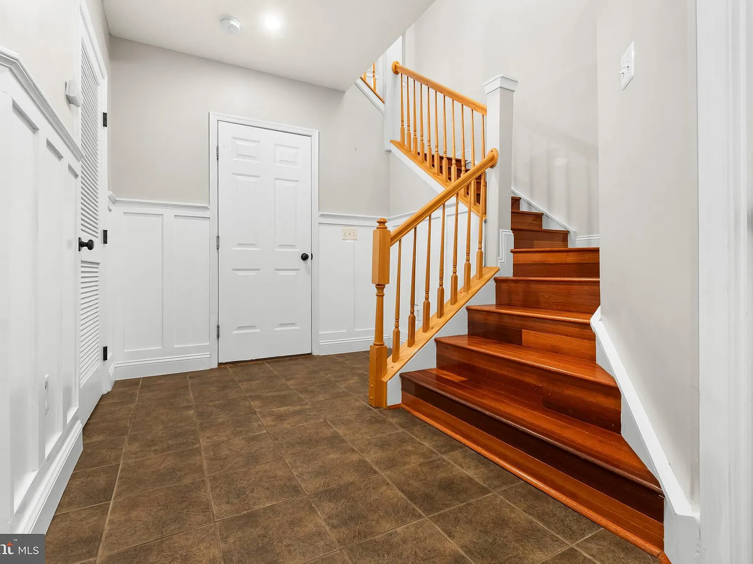 3 bed, 2.5 bath, 1424 sqft, $3,300 — Photo 4
