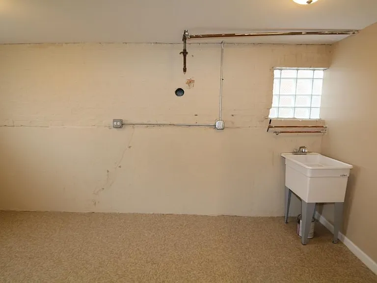 8553 S Oglesby Ave — Photo 23