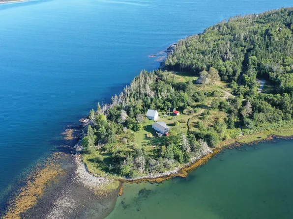 93 Sperry Rd W, Shelburne, NS B0T 1L0