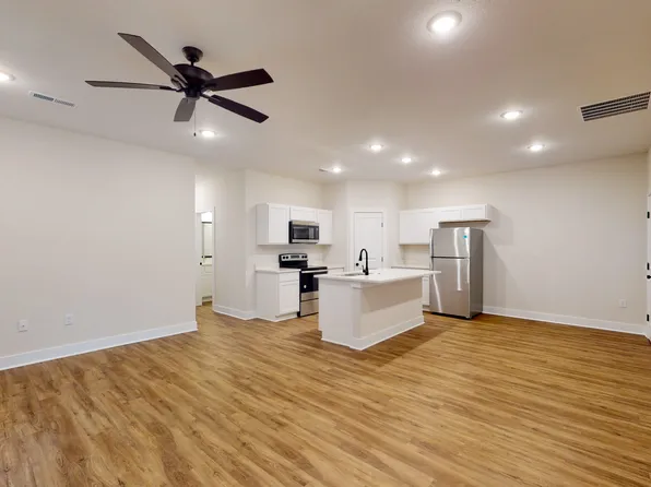 413 W May St #1, Andover, KS 67002