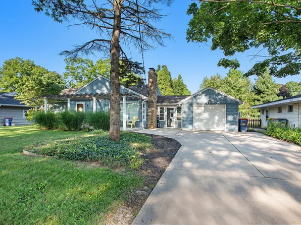 1735 Woodcliff Ave SE, Grand Rapids, MI 49506