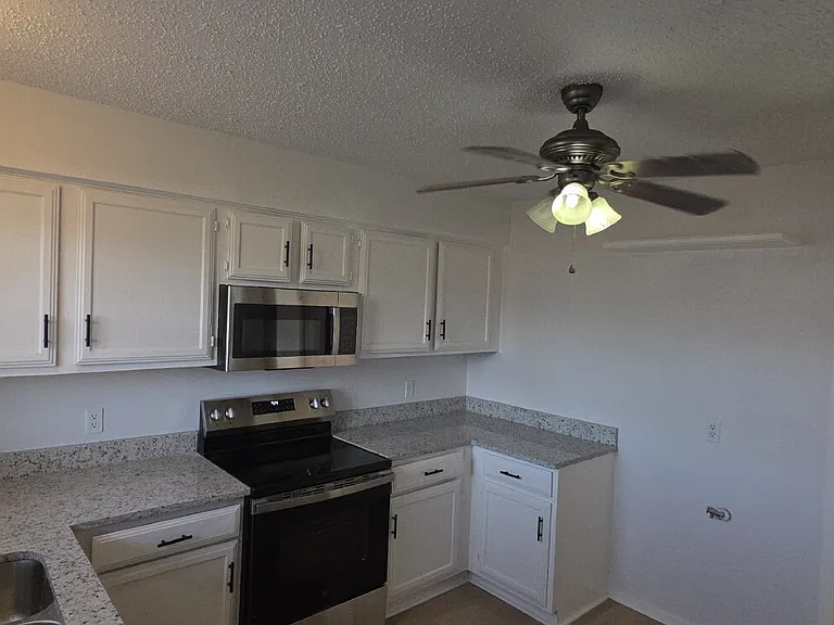 235 Vista Way — Photo 11