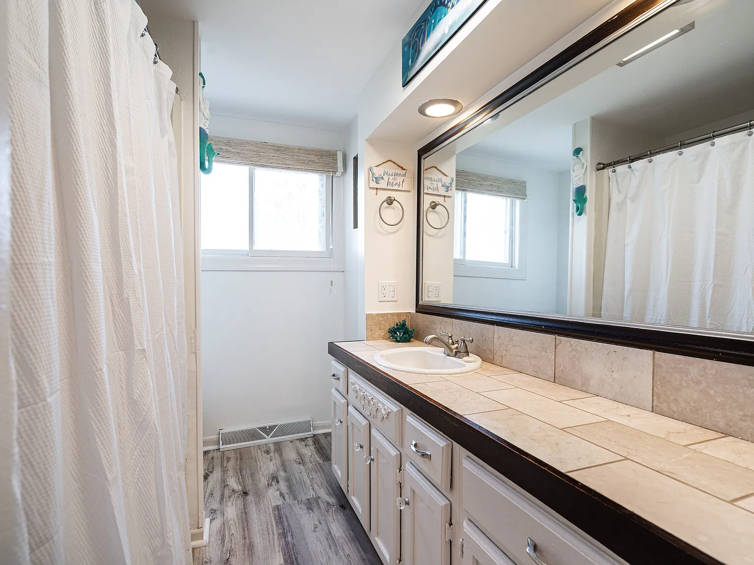 2 bed, 1.0 bath, 1160 sqft, $2,300 — Photo 2