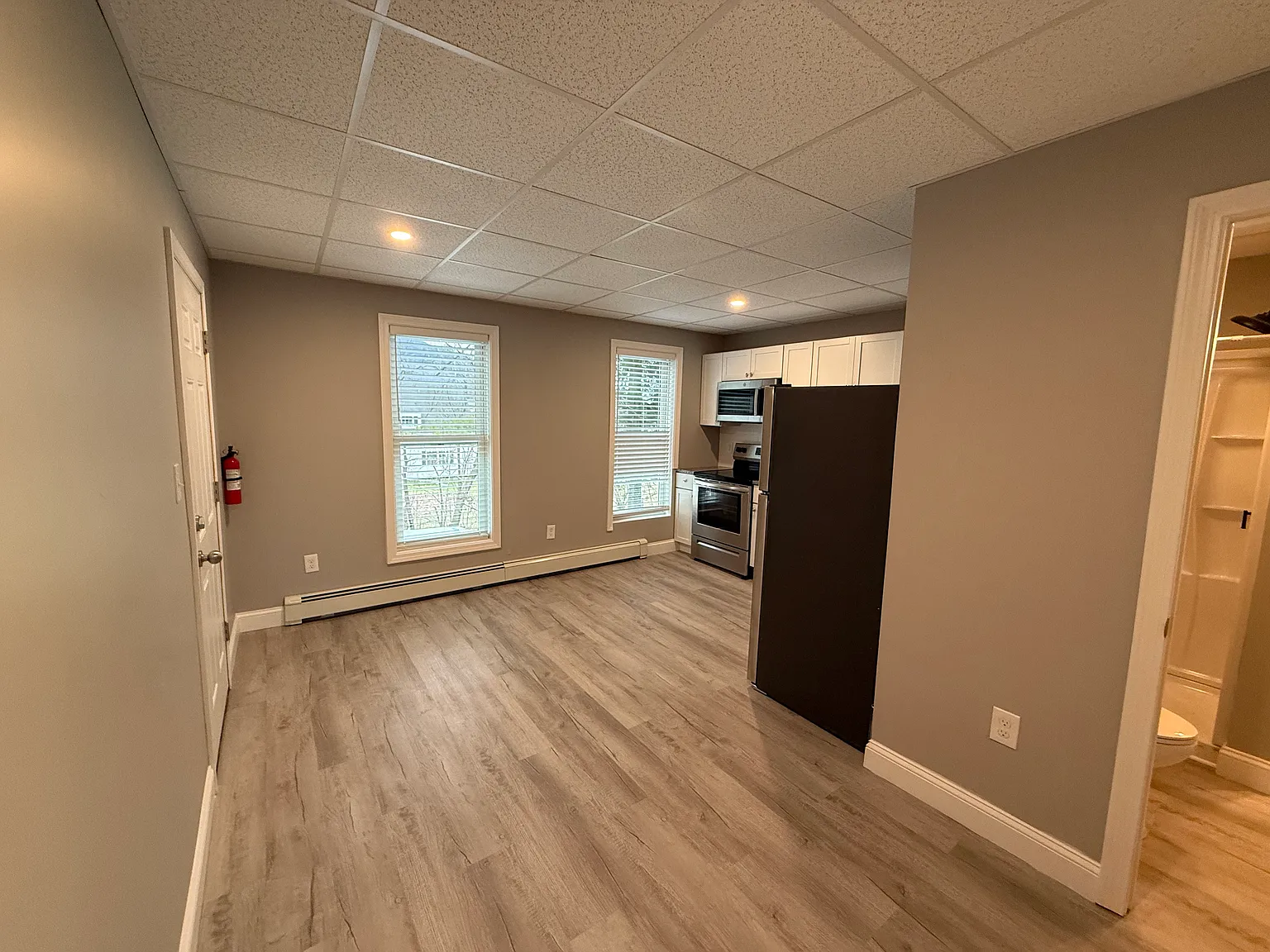 1 bed, 420 sqft, $1,050 — Photo 2