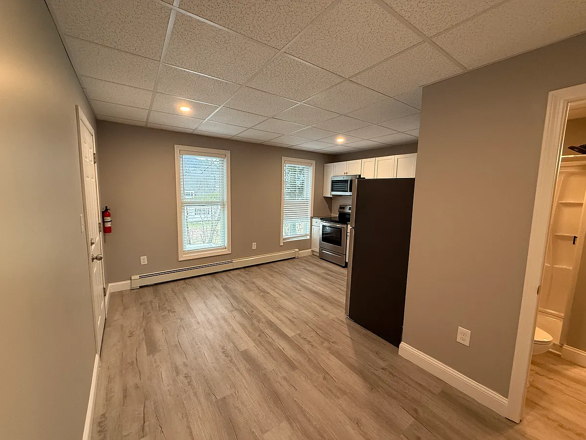 Building Photo - 25 Pleasant St #202