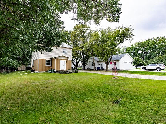 4th image of 1009 18th Ave N