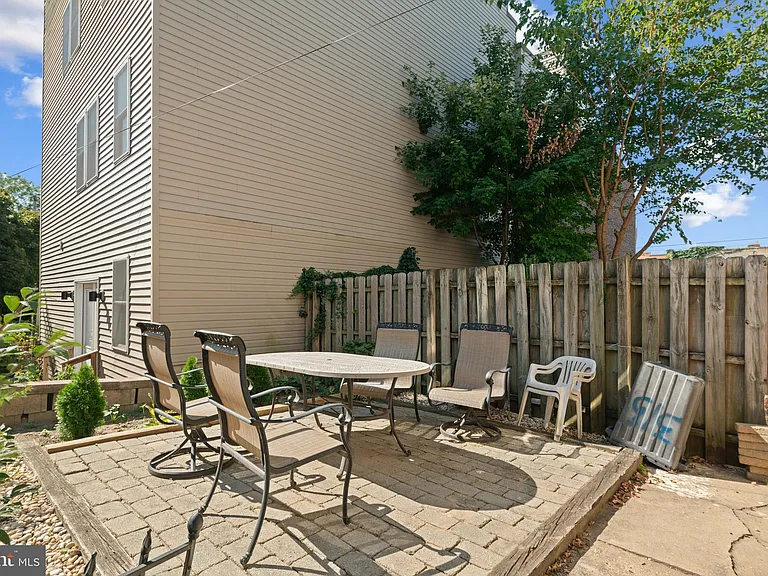 315 Rector St — Photo 12