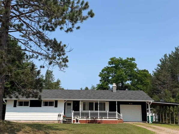 133 Riverland Dr, Marquette, MI 49855