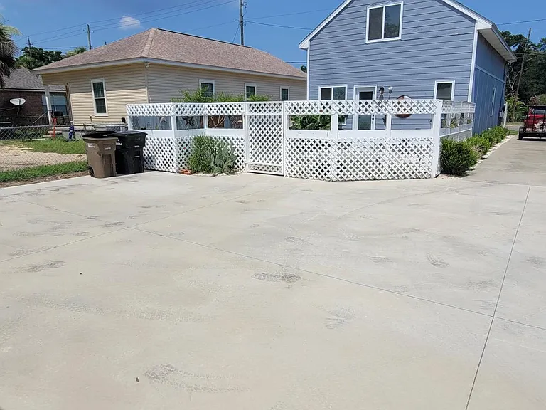 219 N A St — Photo 2