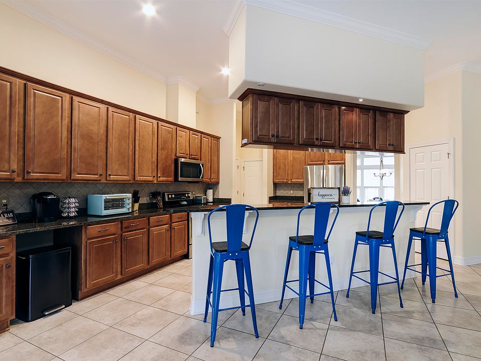 1st image of 5616 Burnside Cir