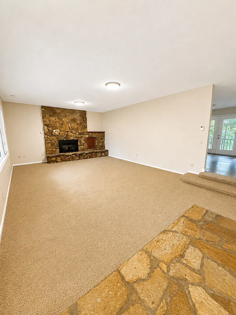 Spacious Charming Home (duplex) — Photo 3
