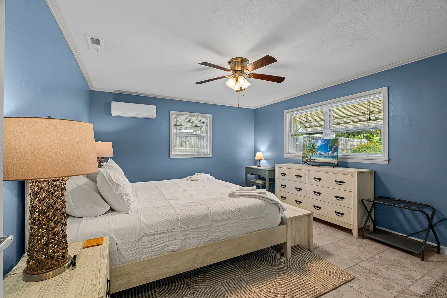 2 bed, 1.0 bath, 990 sqft, $27,000 — Photo 4