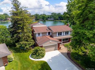 6136 Sandshores Dr, Troy, MI